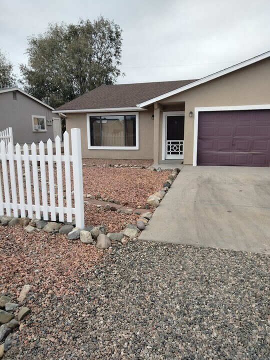 8396 E Stevens Dr, Unit A in Prescott Valley, AZ - Building Photo