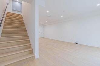 11311 Hawthorne Blvd, Unit 12 in Inglewood, CA - Building Photo - Building Photo