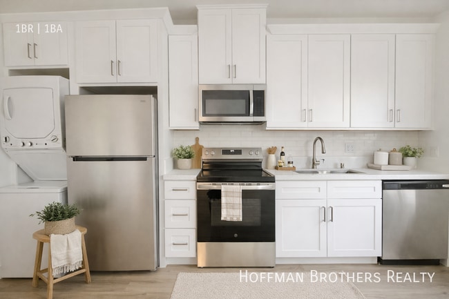 4888 Lexington Ave in Los Angeles, CA - Building Photo - Building Photo