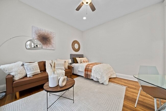 1564 Commonwealth Ave in Boston, MA - Building Photo - Building Photo