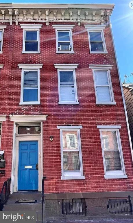 property at 238 N Warren St