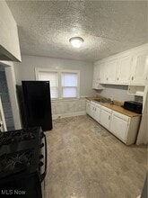 10717 Park Heights Ave in Garfield Heights, OH - Foto de edificio - Building Photo