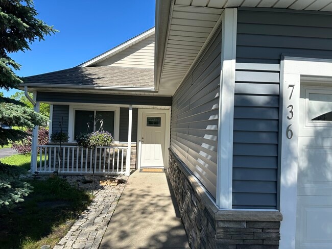 property at 736 S Elm St