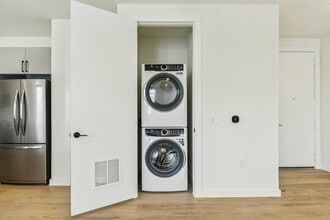 St Mary's & Elmira Flats in San Antonio, TX - Foto de edificio - Building Photo