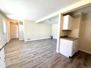 176 Myrtle Ave in Carmel, NY - Foto de edificio - Building Photo