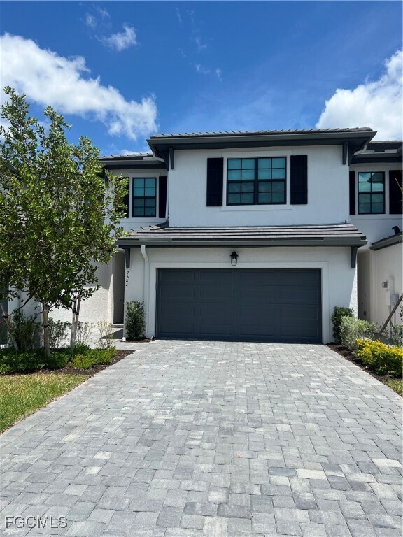 7584 Carnegie Way in Naples, FL - Foto de edificio - Building Photo