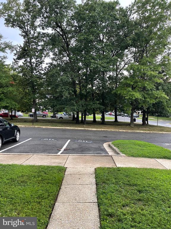 2420 Rosecroft Ct in Oxon Hill, MD - Building Photo - Building Photo