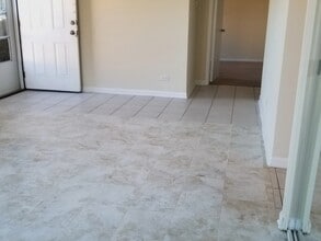 1751 Queensbury Cir in Hoffman Estates, IL - Building Photo - Building Photo