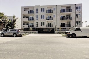14810 Delano St in Van Nuys, CA - Building Photo