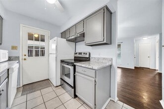 2111 E Belt Line Rd in Richardson, TX - Foto de edificio - Building Photo