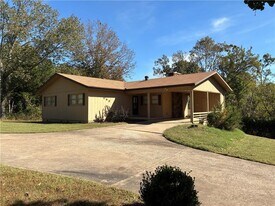 1 Quantock Hills Dr in Bella Vista, AR - Building Photo