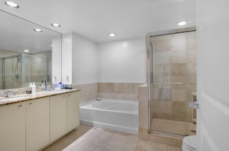 610 W Las Olas Blvd in Fort Lauderdale, FL - Building Photo - Building Photo