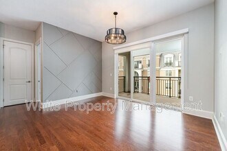 4625 Piedmont Row Dr in Charlotte, NC - Foto de edificio - Building Photo