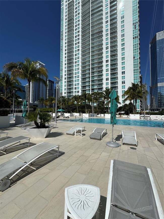 property at 950 Brickell Bay Dr