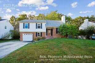6123 Plainville Ln in Woodbridge, VA - Building Photo