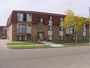 Newgate in Bismarck, ND - Foto de edificio - Building Photo