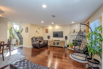 58 Park Gate Dr in Edison, NJ - Building Photo - Building Photo