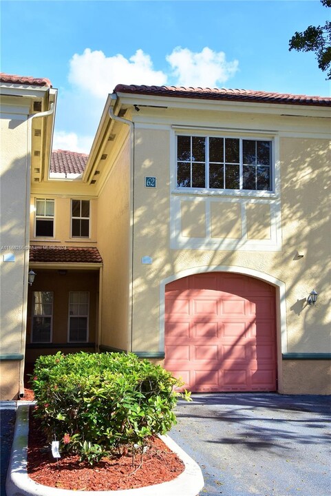 2493 Centergate Dr, Unit 103 in Miramar, FL - Foto de edificio