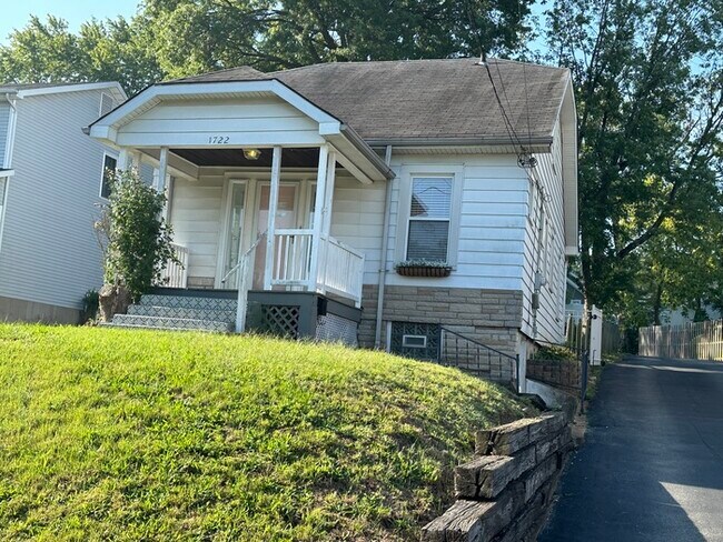 1722 W Woodbine Ave in Kirkwood, MO - Building Photo - Building Photo