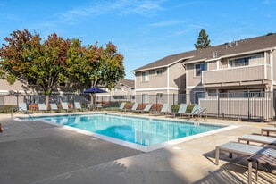 The Sycamores in Vacaville, CA - Building Photo