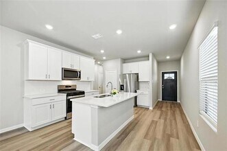 500 Ezra Ln in McKinney, TX - Foto de edificio - Building Photo