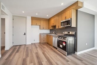 IM 21 in Los Angeles, CA - Building Photo - Building Photo