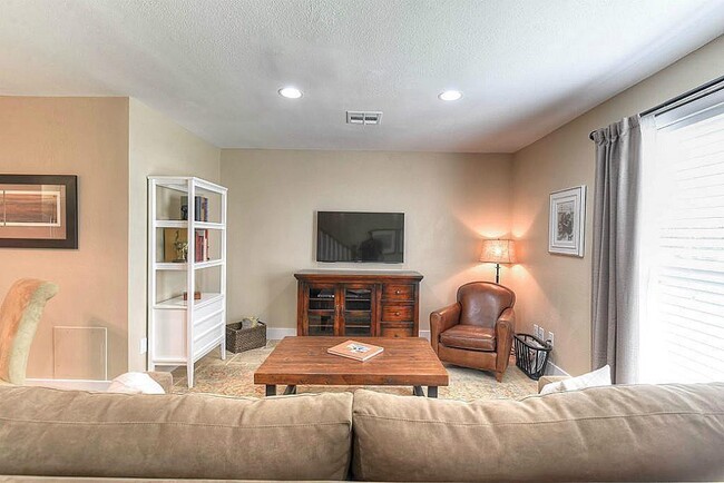 8850 Kempwood Dr in Houston, TX - Building Photo - Building Photo