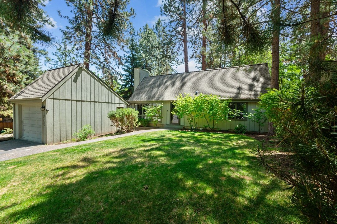 1905 SW Knoll Ave in Bend, OR - Building Photo