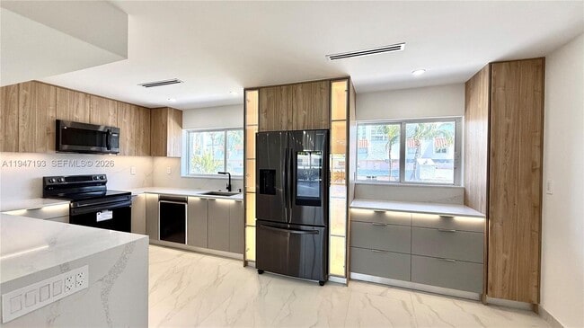 3826 NE 171 St in Miami, FL - Building Photo - Building Photo