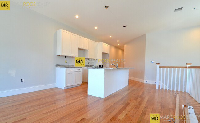 10 Islington St, Unit 8 in Boston, MA - Building Photo - Building Photo