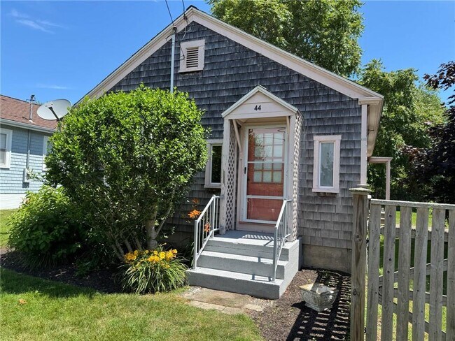 property at 44 Crest St