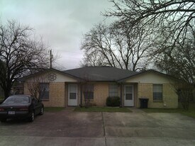 1606-1608 Cloverdale Ct in College Station, TX - Building Photo