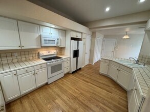 4403 Songglen Cir in Colorado Springs, CO - Foto de edificio - Building Photo