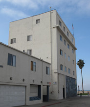 1101 Ocean Front Walk in Venice, CA - Building Photo - Building Photo