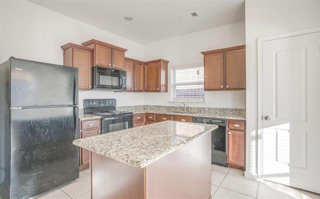 13217 Sydney Harbour Dr in Crowley, TX - Building Photo - Building Photo