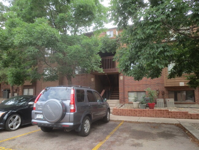 324 Wright St, Unit 205 in Lakewood, CO - Building Photo - Building Photo