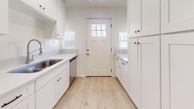 630 Mira Mar Ave in Long Beach, CA - Building Photo - Building Photo