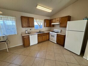 323 Cll Amarillo SW in Albuquerque, NM - Building Photo - Building Photo