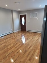 9967 164th Ave, Unit 1 in Howard Beach, NY - Building Photo - Building Photo