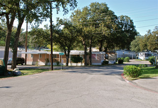 Lake Forest Mobile Home Park in Irving, TX - Building Photo - Building Photo