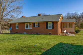 6265 Foster Store Rd in Liberty, NC - Building Photo - Building Photo