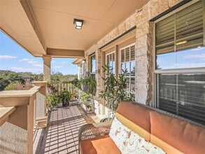 9201 Brodie Ln in Austin, TX - Building Photo - Building Photo