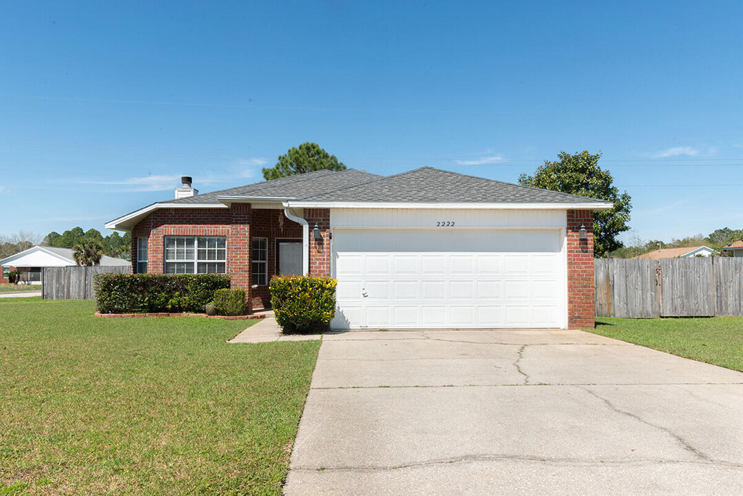 2222 Parker Pl Ct in Navarre, FL - Building Photo