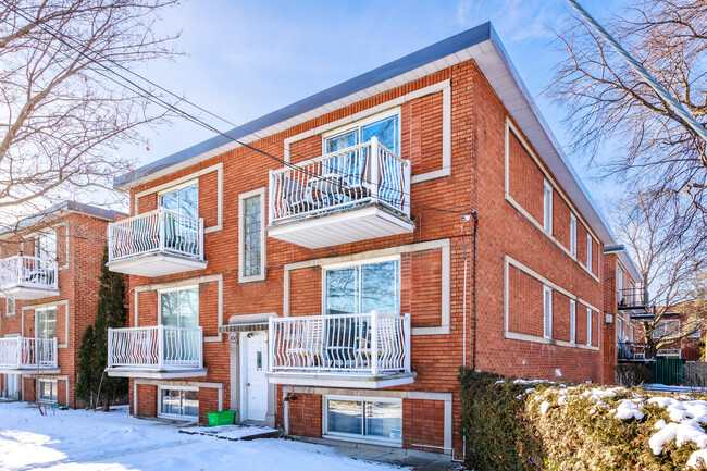 100 Du Chalet Av in Lachine, QC - Building Photo - Primary Photo