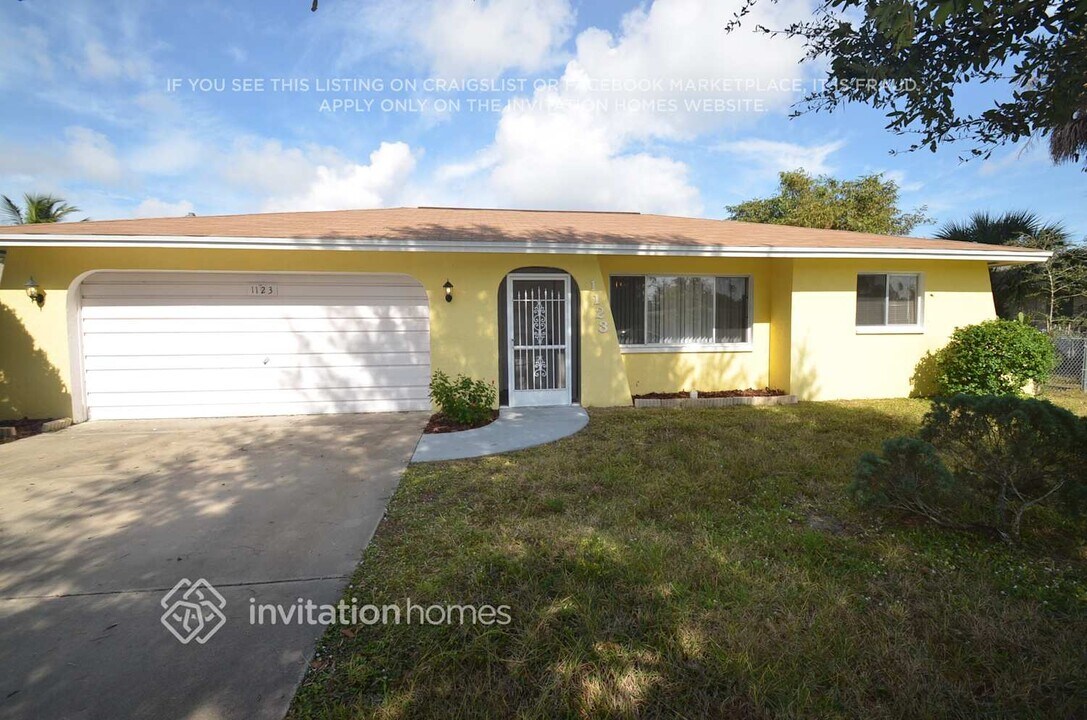 1123 SE 34th St in Cape Coral, FL - Building Photo