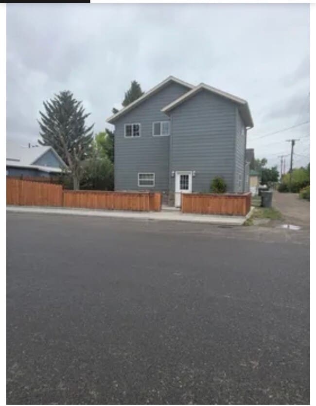 property at 523 E Sebree St
