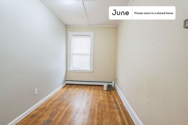 Private bedroom in 4 bed/1 bath Home in Boston, MA - Building Photo - Building Photo