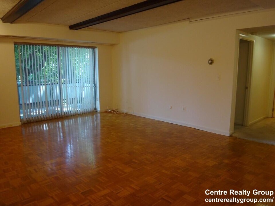 57 Broadlawn Park in Newton, MA - Building Photo