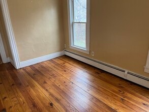 122 Meredith Ave, Unit 2 in Nedrow, NY - Foto de edificio - Building Photo