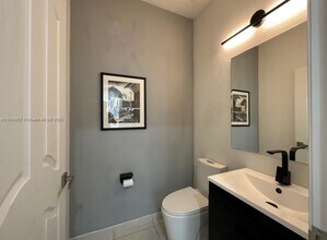 8042 NW 114th Pl in Medley, FL - Building Photo - Building Photo